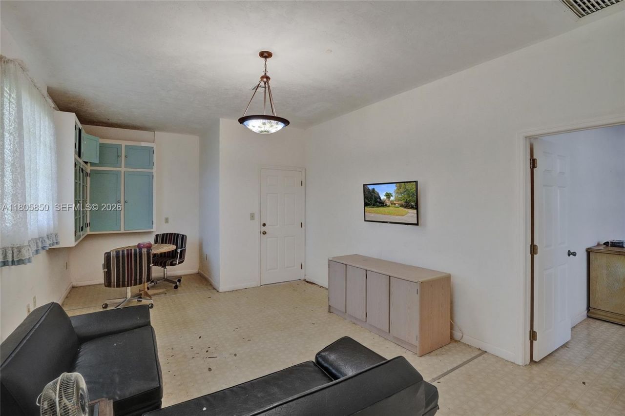 65 NE 152nd St, Miami, FL 33162 Photo