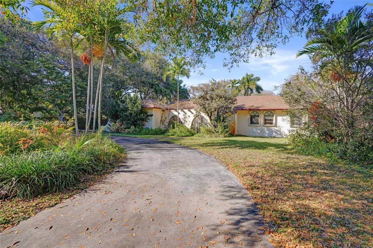 65 NE 152nd St, Miami, FL 33162 Photo