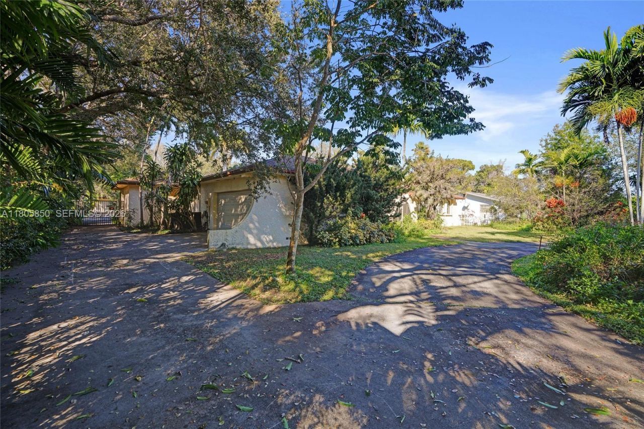 65 NE 152nd St, Miami, FL 33162 Photo