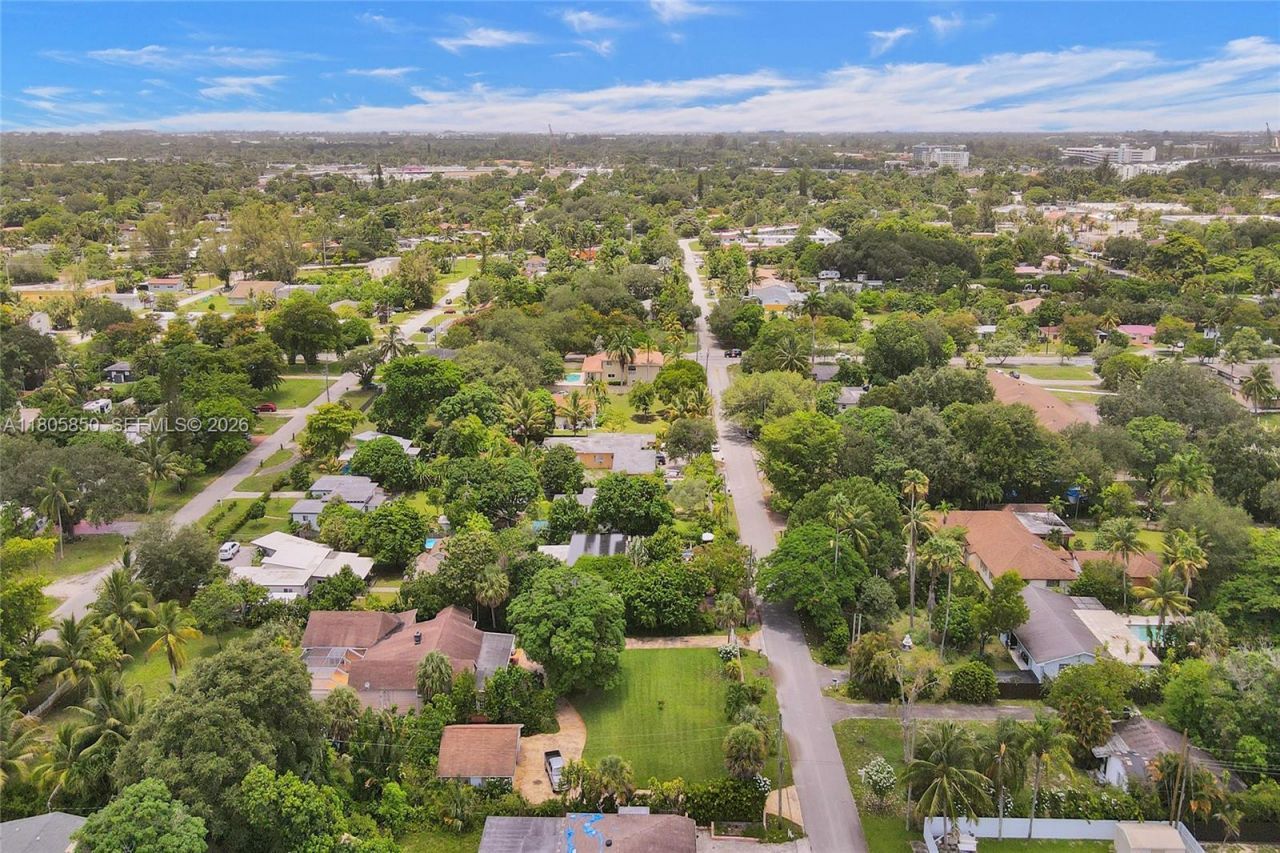 65 NE 152nd St, Miami, FL 33162 Photo