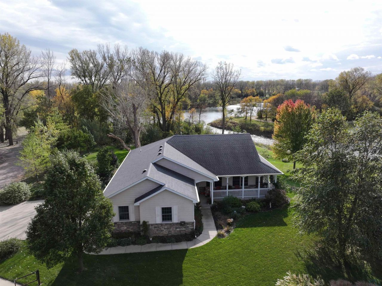 101 Shore Place Court, South Sioux City, NE 68776 Main Photo