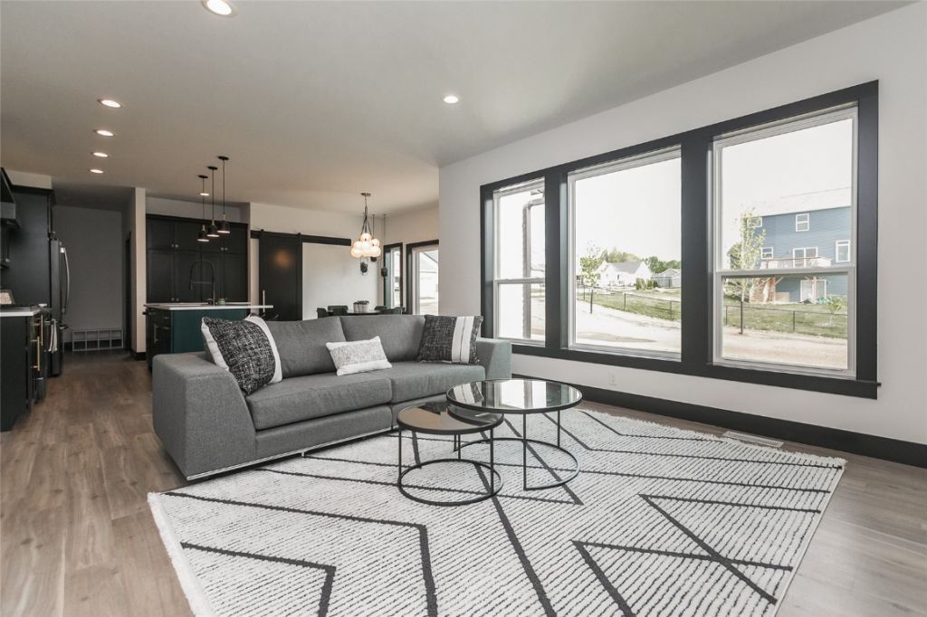 2027 Royal Oak Ridge, Marion, IA 52302 Main Photo