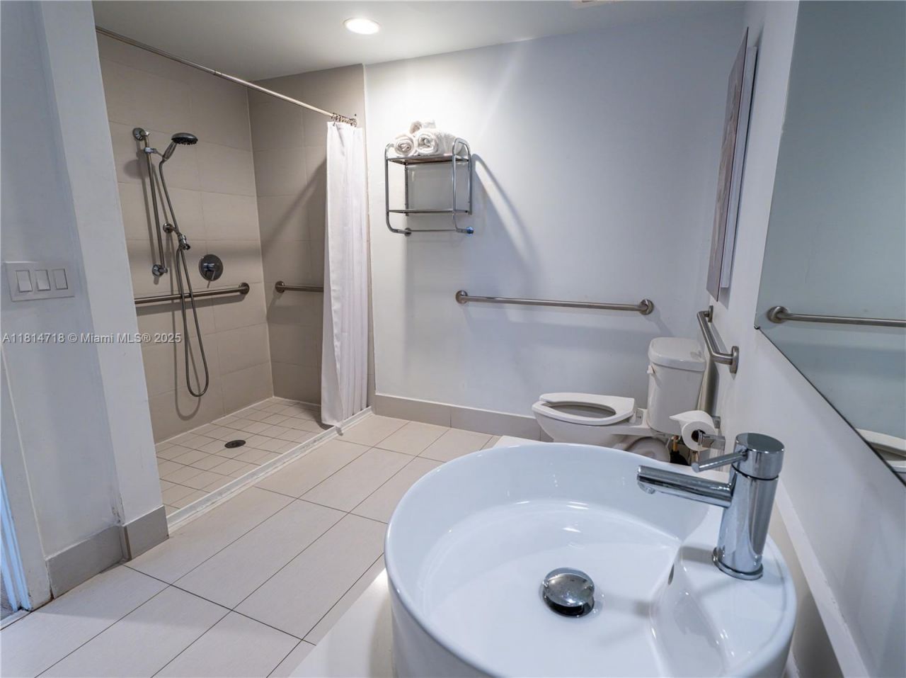 2602 E Hallandale Beach Blvd, Unit R2004, Hallandale Beach, FL 33009 Photo