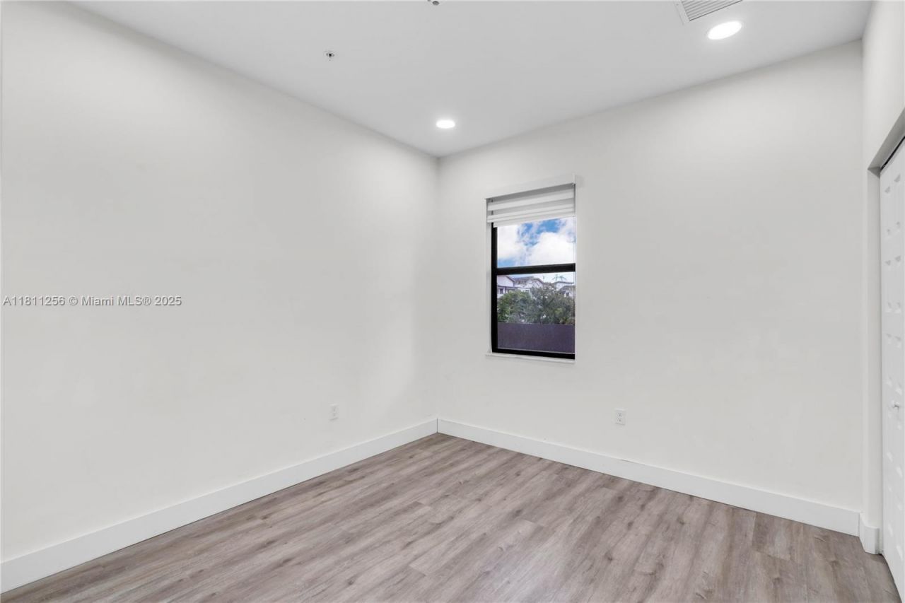 8005 NW 104th Ave, Unit 24, Doral, FL 33178 Photo