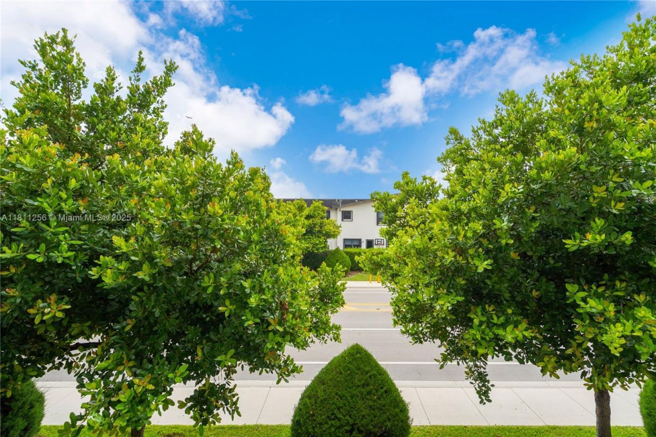 8005 NW 104th Ave, Unit 24, Doral, FL 33178 Photo