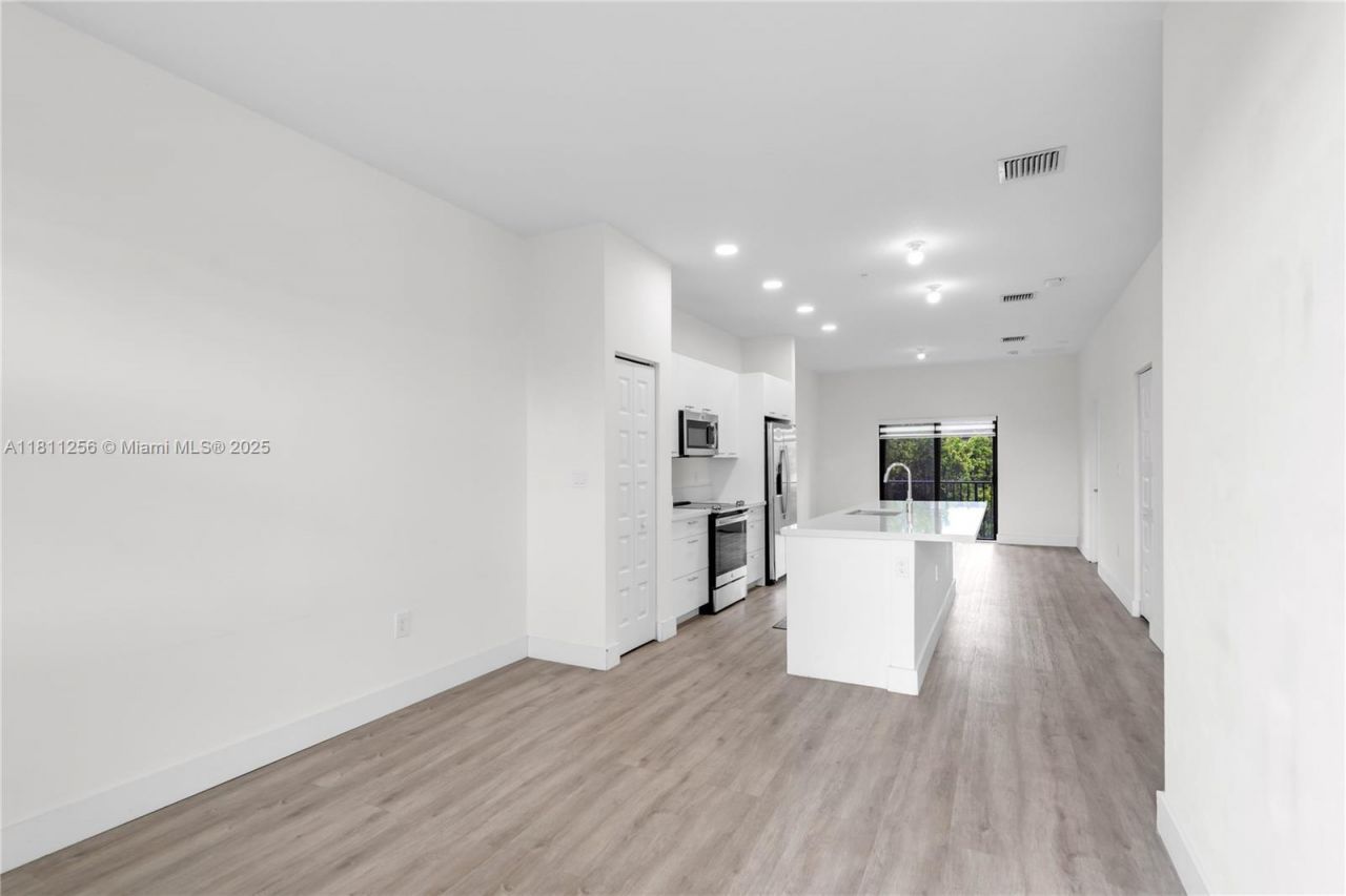 8005 NW 104th Ave, Unit 24, Doral, FL 33178 Photo