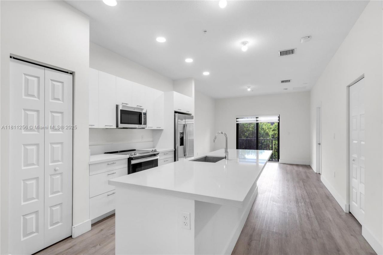 8005 NW 104th Ave, Unit 24, Doral, FL 33178 Photo