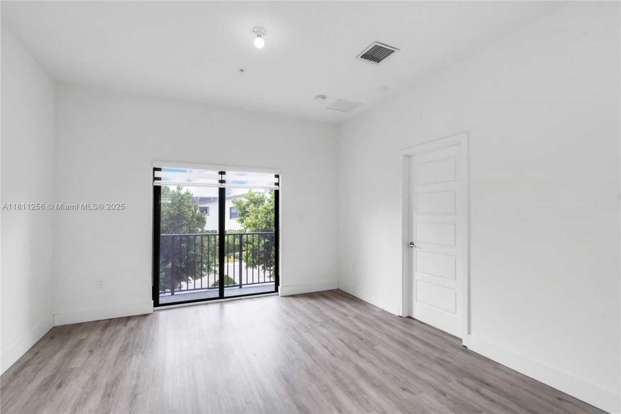 8005 NW 104th Ave, Unit 24, Doral, FL 33178 Photo