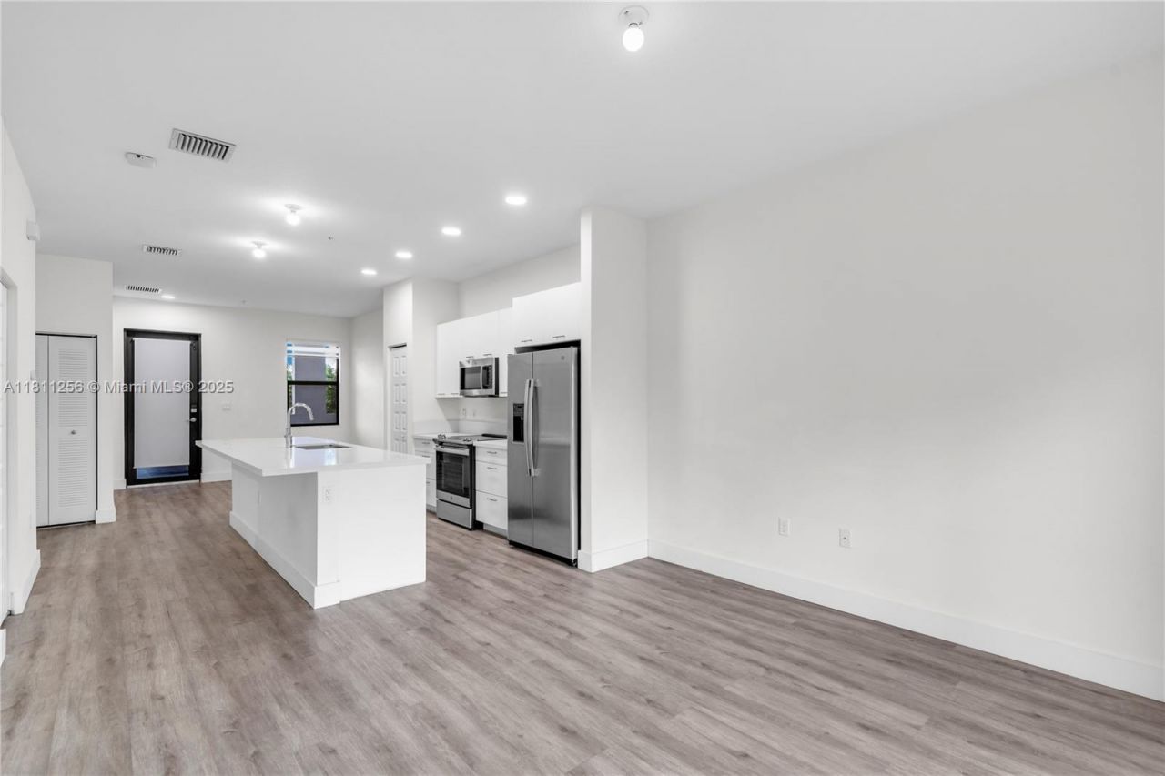 8005 NW 104th Ave, Unit 24, Doral, FL 33178 Photo