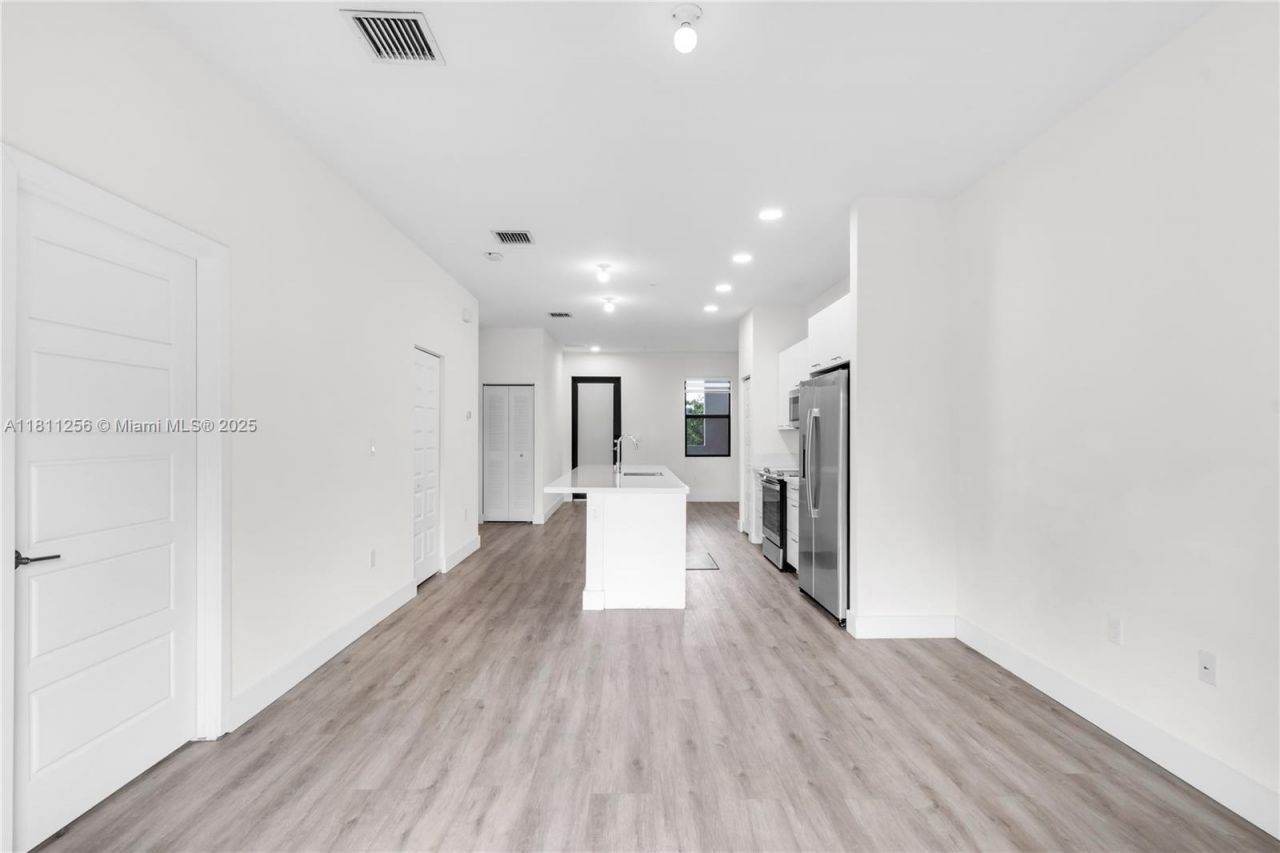 8005 NW 104th Ave, Unit 24, Doral, FL 33178 Photo