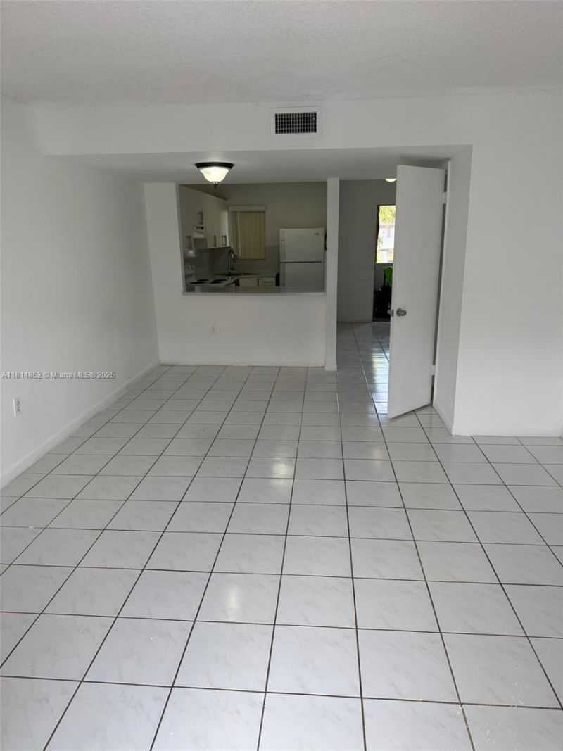 2680 W 76 Street, Unit 204, Hialeah, FL 33016 Photo