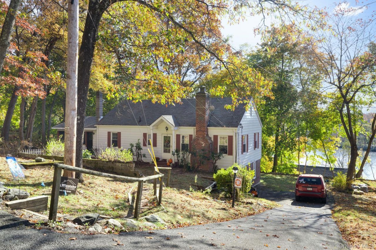 23 Grandview Drive, Mahopac, NY 10541 Main Photo