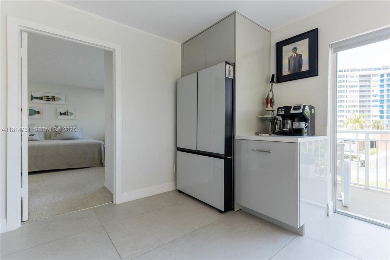 120 Golden Isles Dr, Unit 33B, Hallandale Beach, FL 33009 Photo