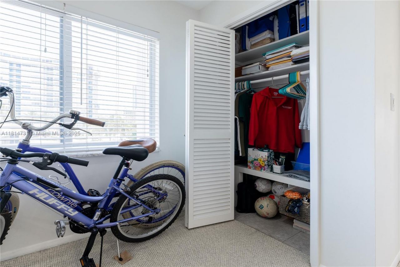 120 Golden Isles Dr, Unit 33B, Hallandale Beach, FL 33009 Photo