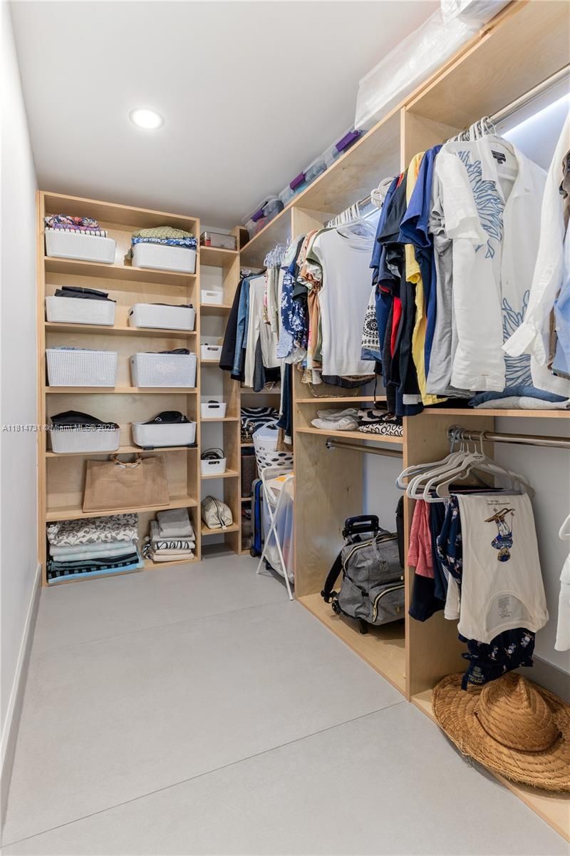 120 Golden Isles Dr, Unit 33B, Hallandale Beach, FL 33009 Photo