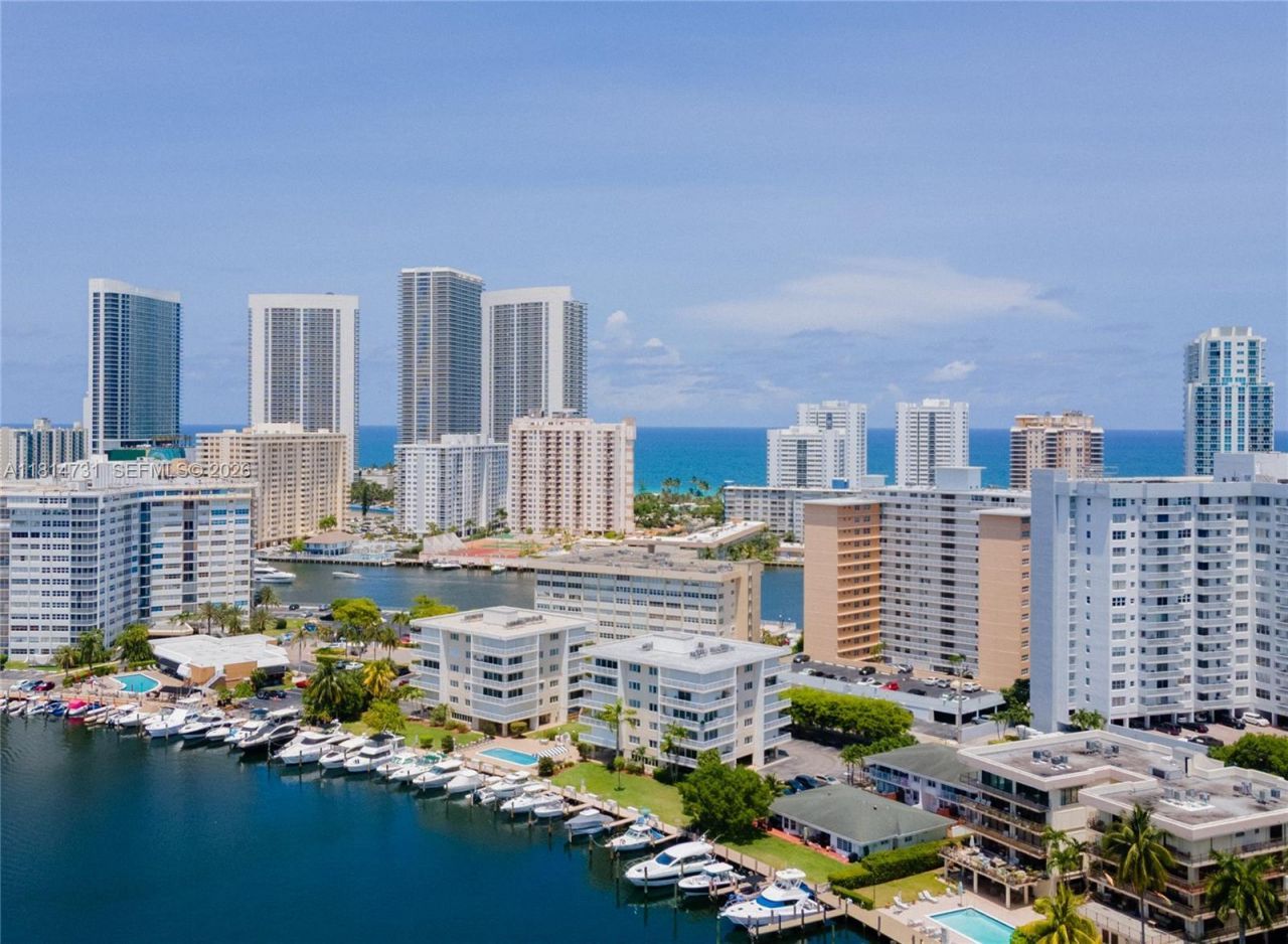 120 Golden Isles Dr, Unit 33B, Hallandale Beach, FL 33009 Photo