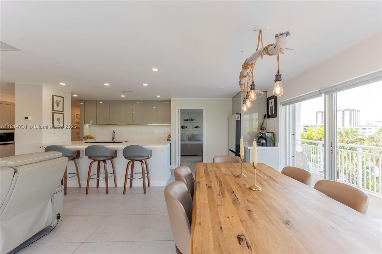 120 Golden Isles Dr, Unit 33B, Hallandale Beach, FL 33009 Photo