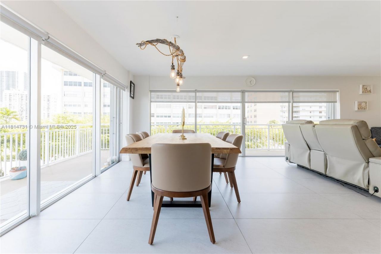 120 Golden Isles Dr, Unit 33B, Hallandale Beach, FL 33009 Photo