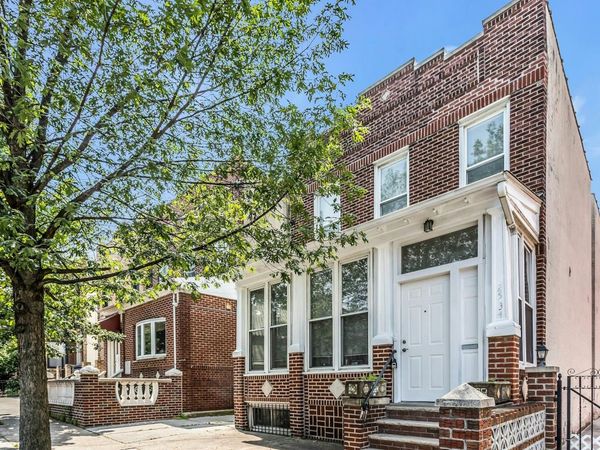 25-34 42nd Street, Astoria, NY 11103
