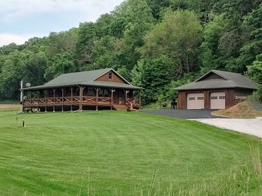 1872 HILLSIDE Avenue, MONDAMIN, IA 51557