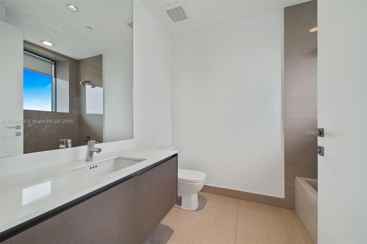 3250 NE 188th St, Unit LPH07, Aventura, FL 33180 Photo