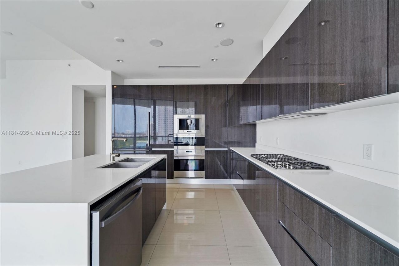 3250 NE 188th St, Unit LPH07, Aventura, FL 33180 Photo