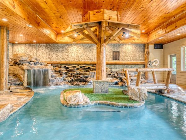 809 Pinecrest Way, Sevierville, TN 37862