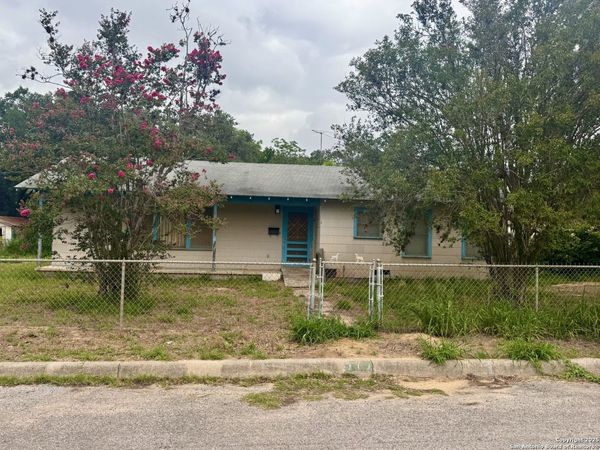 212 Patrick, Pleasanton, TX 78064