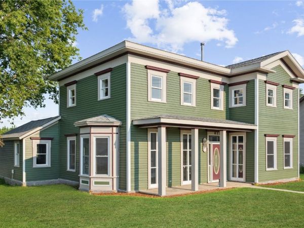 611 3rd Avenue NE, Independence, IA 50644