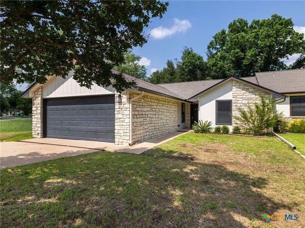 26 Fairway Lane, Meadowlakes, TX 78654