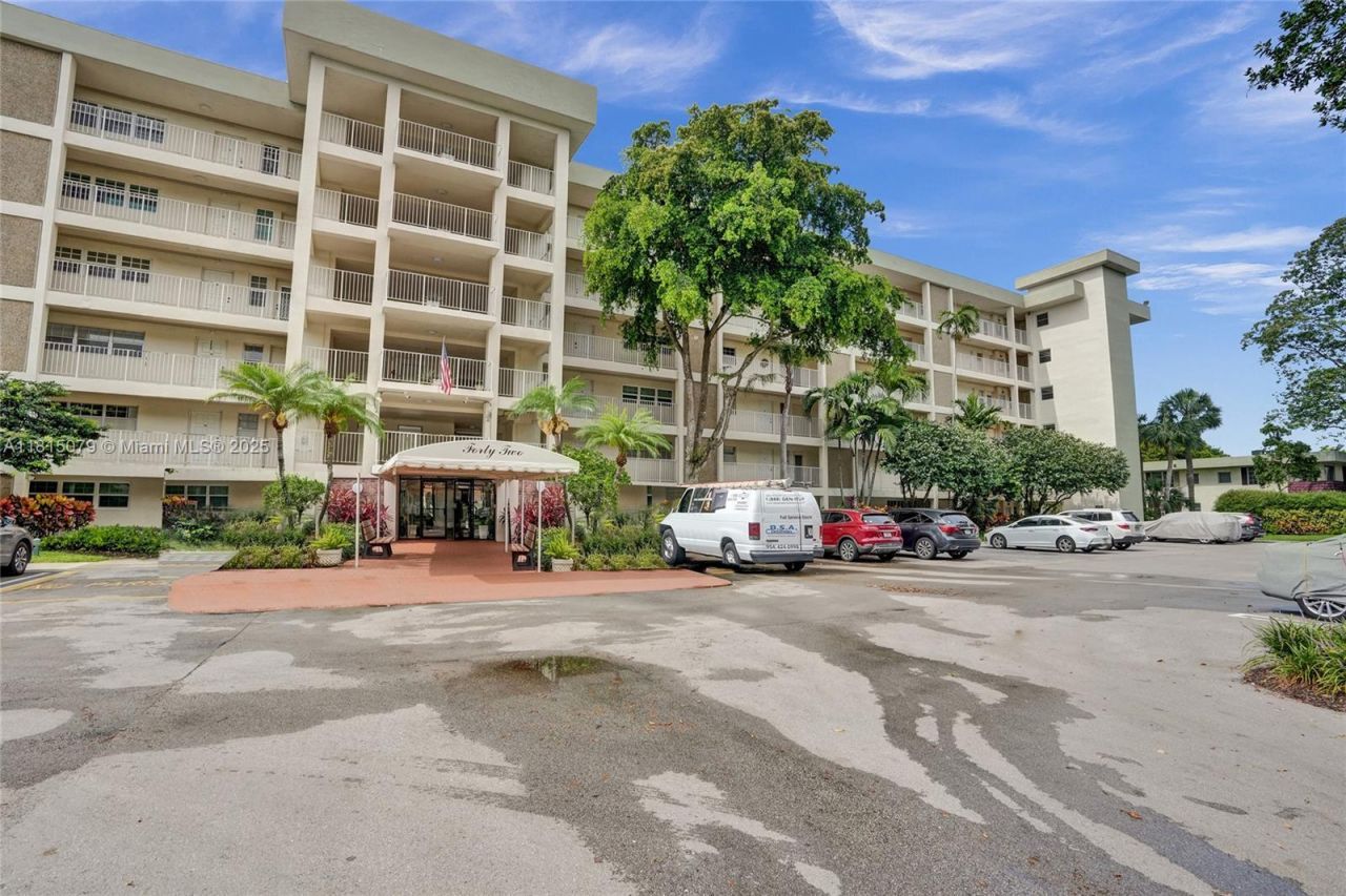 3150 N Course Ln, Unit 405, Pompano Beach, FL 33069 Photo
