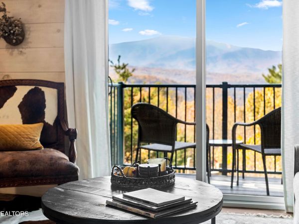 3710 Weber Rd, Gatlinburg, TN 37738