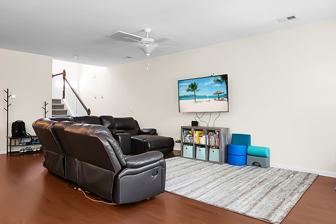 8921 Skipping Rock Lane Photo 11