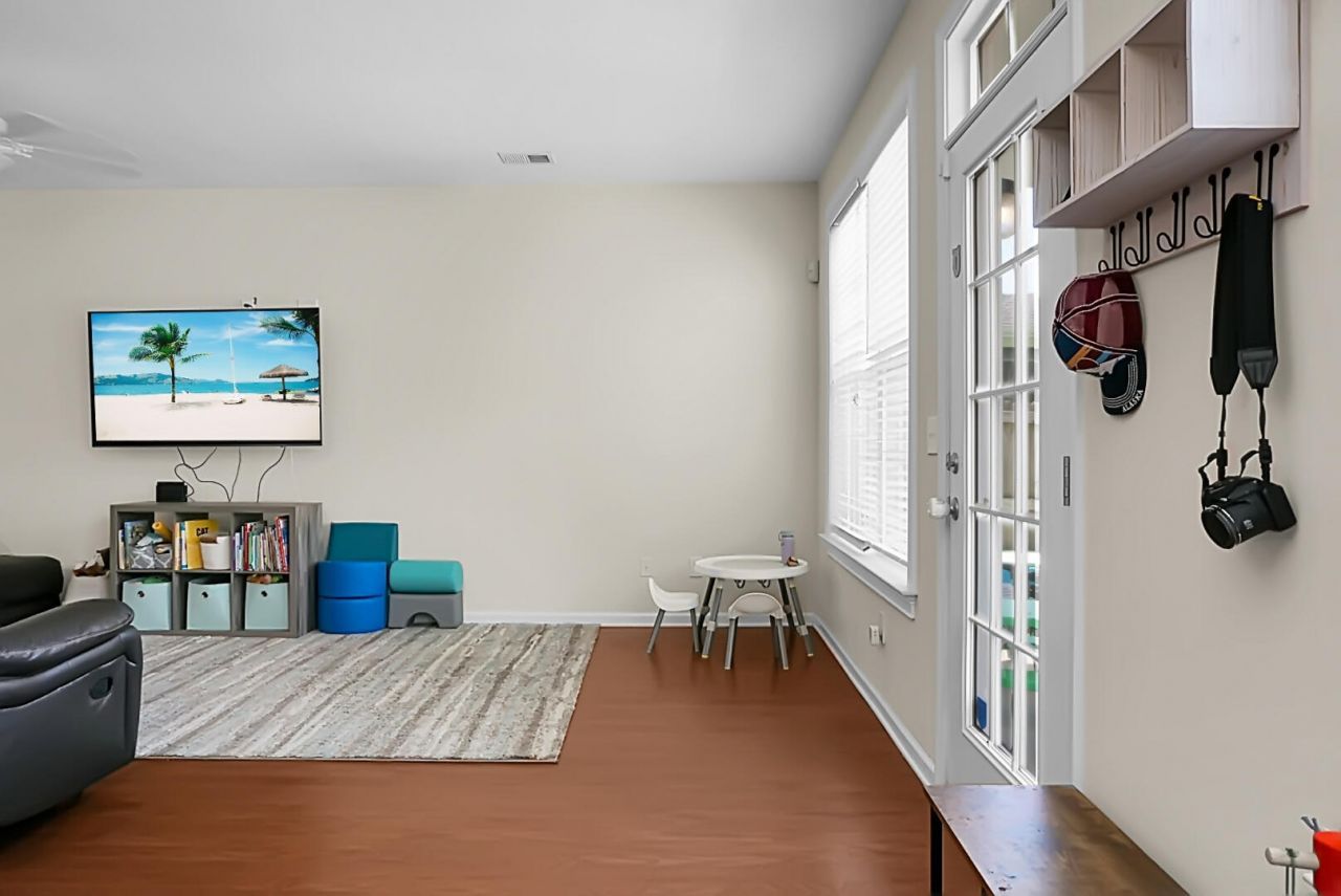 8921 Skipping Rock Lane Photo 12