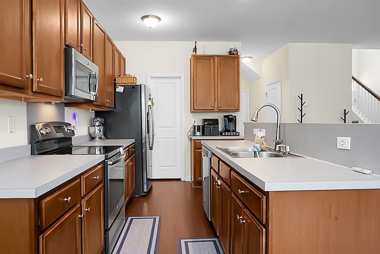 8921 Skipping Rock Lane Photo 13