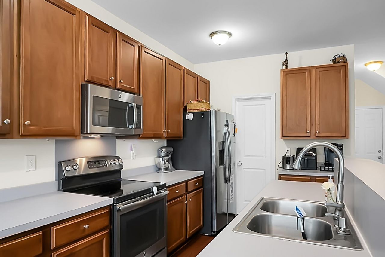 8921 Skipping Rock Lane Photo 14