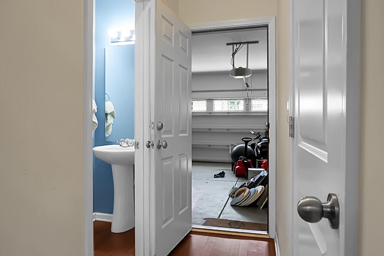 8921 Skipping Rock Lane Photo 17