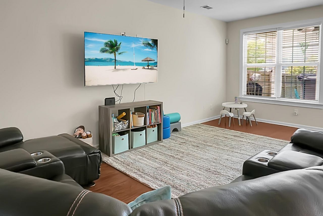 8921 Skipping Rock Lane Photo 6