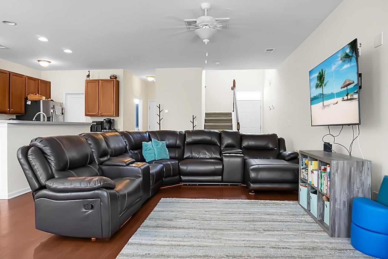 8921 Skipping Rock Lane Photo 7