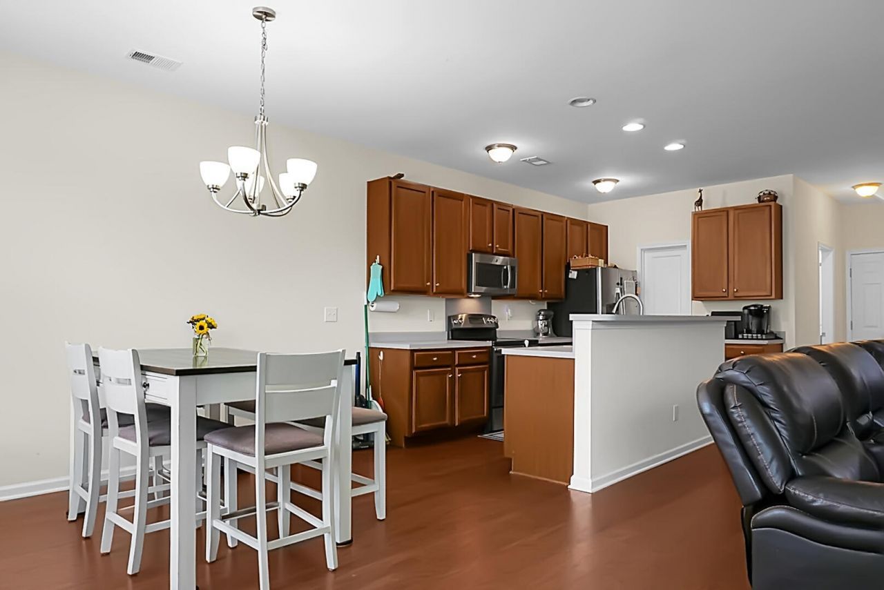 8921 Skipping Rock Lane Photo 9