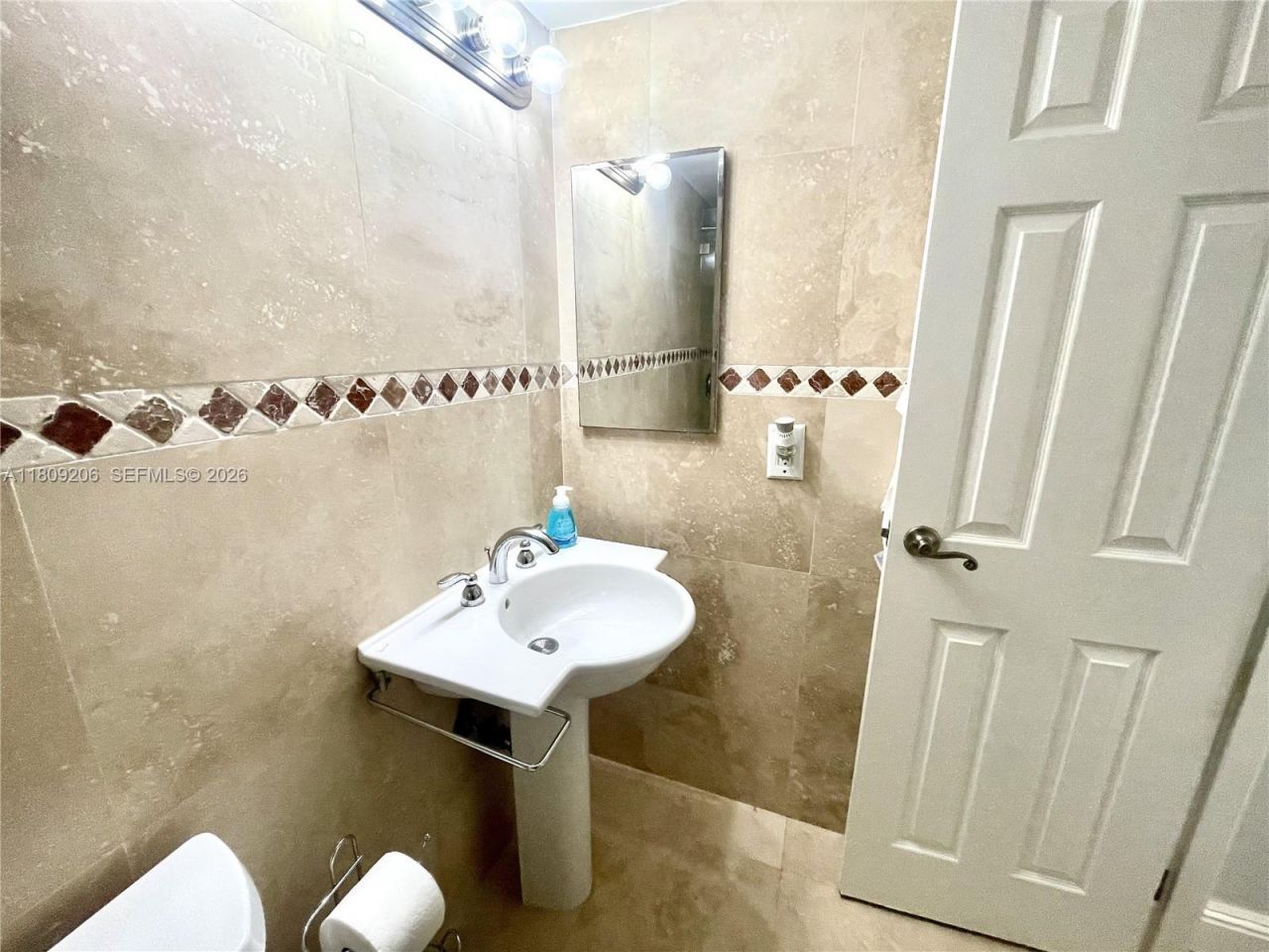 19201 Collins Ave, Unit 427, Sunny Isles Beach, FL 33160 Photo
