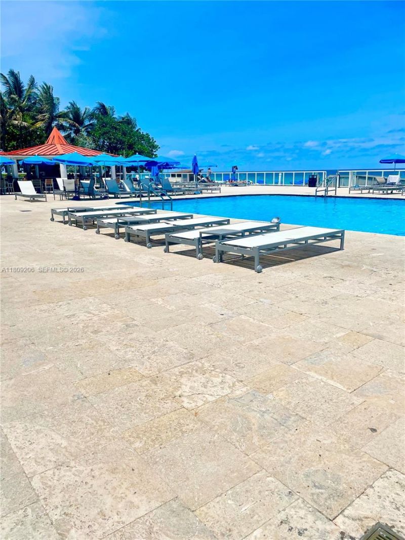 19201 Collins Ave, Unit 427, Sunny Isles Beach, FL 33160 Photo