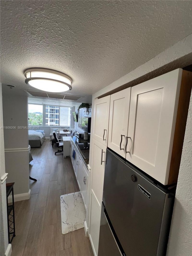 19201 Collins Ave, Unit 427, Sunny Isles Beach, FL 33160 Photo