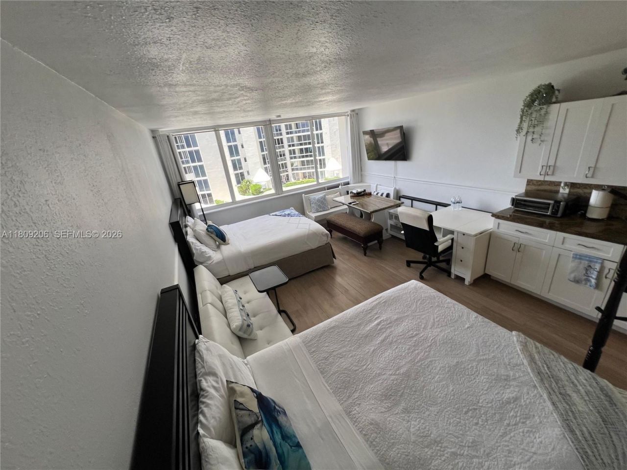 19201 Collins Ave, Unit 427, Sunny Isles Beach, FL 33160 Photo