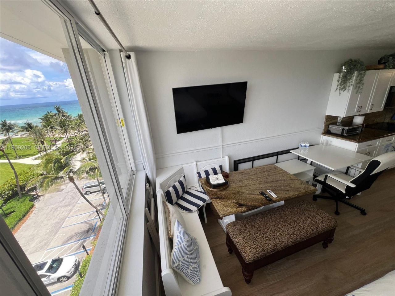 19201 Collins Ave, Unit 427, Sunny Isles Beach, FL 33160 Photo