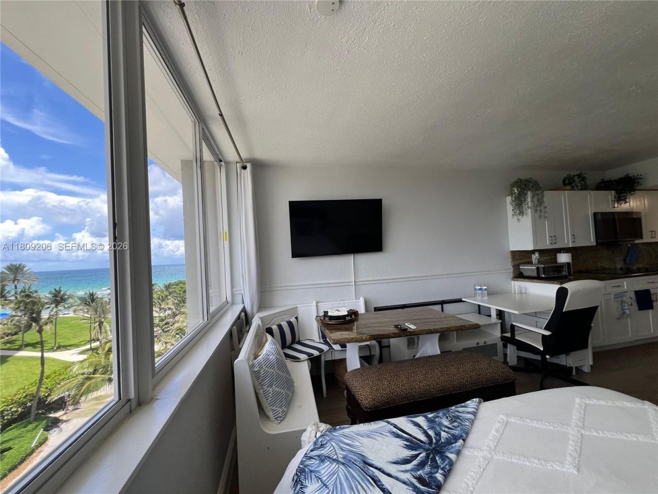 19201 Collins Ave, Unit 427, Sunny Isles Beach, FL 33160 Photo