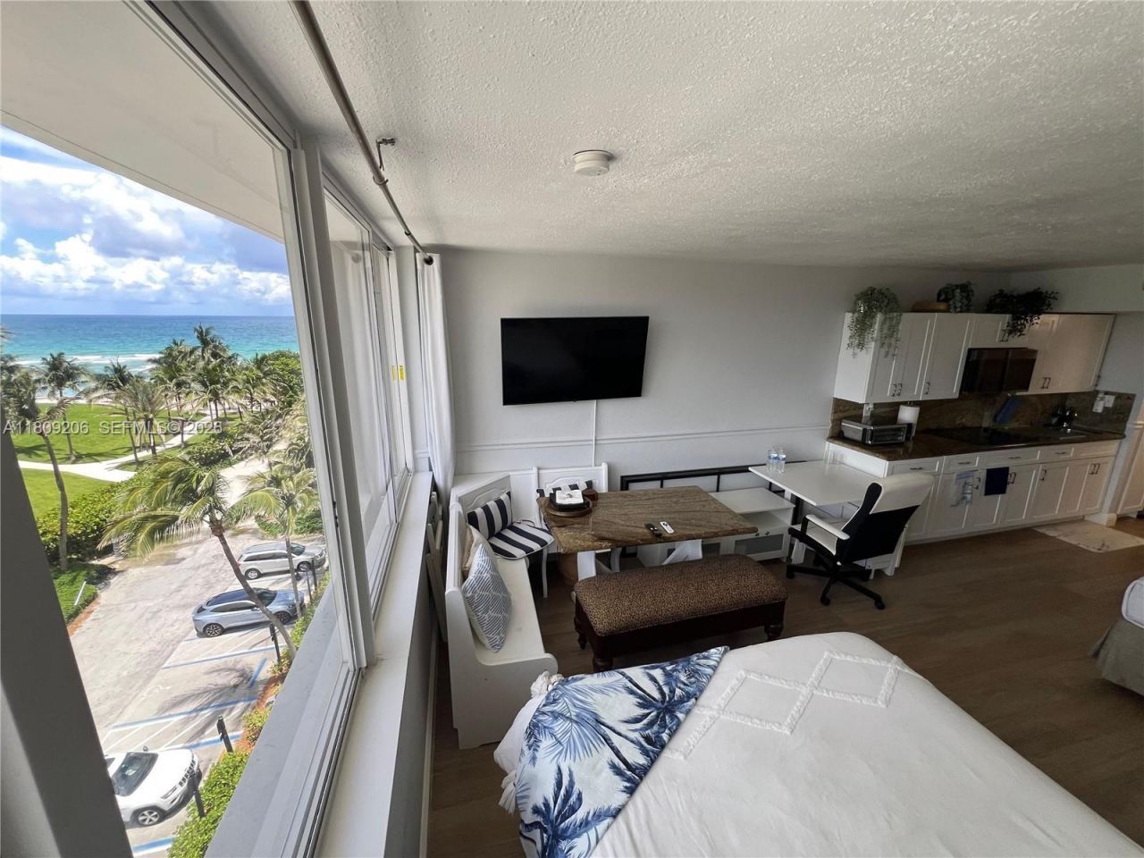 19201 Collins Ave, Unit 427, Sunny Isles Beach, FL 33160 Photo