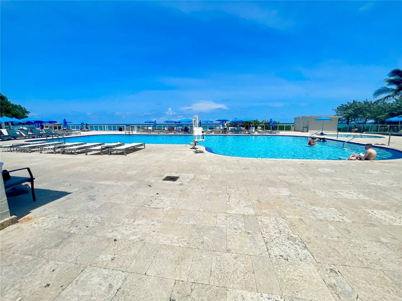 19201 Collins Ave, Unit 427, Sunny Isles Beach, FL 33160 Photo