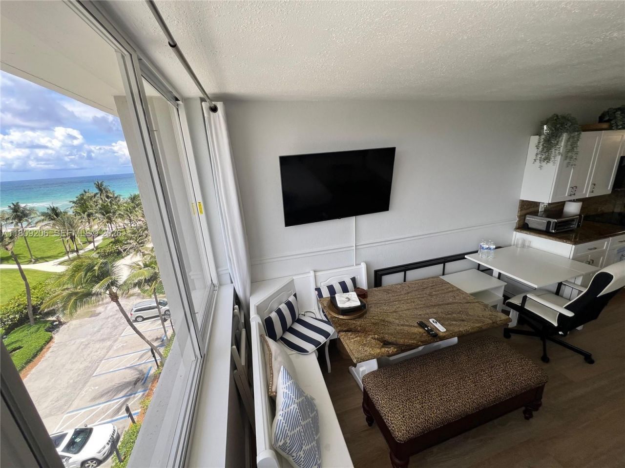 19201 Collins Ave, Unit 427, Sunny Isles Beach, FL 33160 Photo
