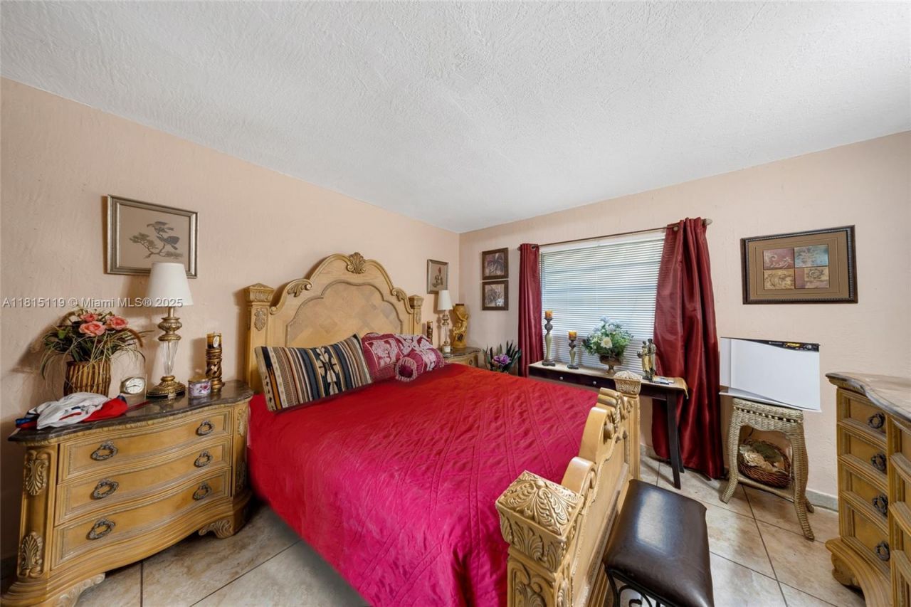 980 NW 45th Ave, Miami, FL 33126 Photo